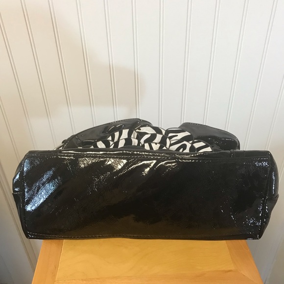 Candies Zebra Vegan Black Patent Shoulder Bag - Picture 7 of 8